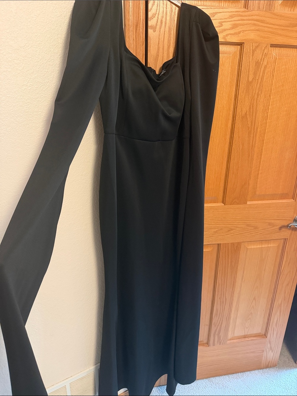 Black Long-Sleeve Women's Midi Dress - Sleek Evening Style